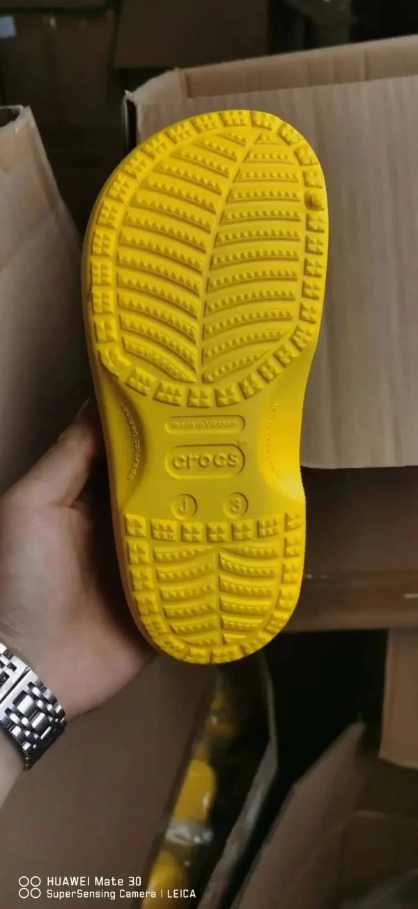 Universal Studios Minions Hole Shoes Anti-slip Wear Lightly Wear Kids Slippers Summer Outdoor Walk Tour Shoes Boys Girls Sandals - Image 5