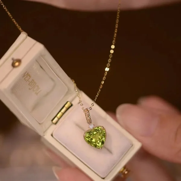 Original Designer Little Fresh Heart Shaped Gem Olive Green Necklace Exquisite Dazzling Refreshing Couple Pendant Jewelry Gifts - Image 7