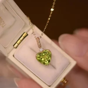 Original Designer Little Fresh Heart Shaped Gem Olive Green Necklace Exquisite Dazzling Refreshing Couple Pendant Jewelry Gifts