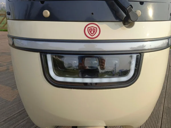 2025 Hot Selling Electric Tricycle for Family Use Open Body Rickshaw with Roof for Passenger and Cargo for Adults - Image 11